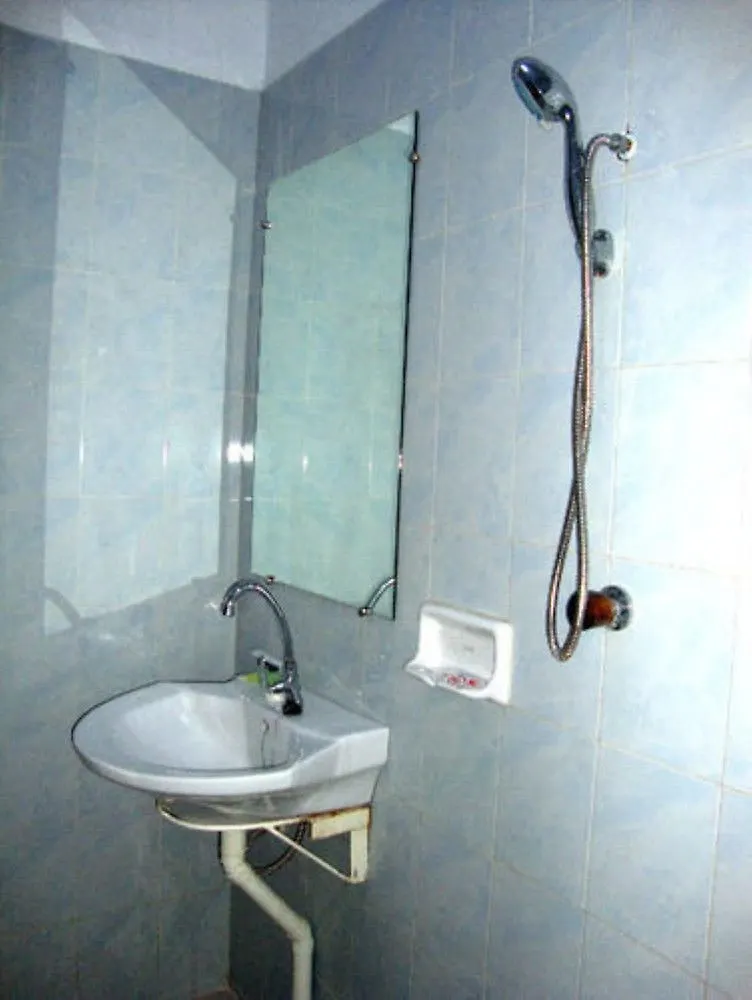 יאנגון Aung Tha Pyay Hotel 2 2*,